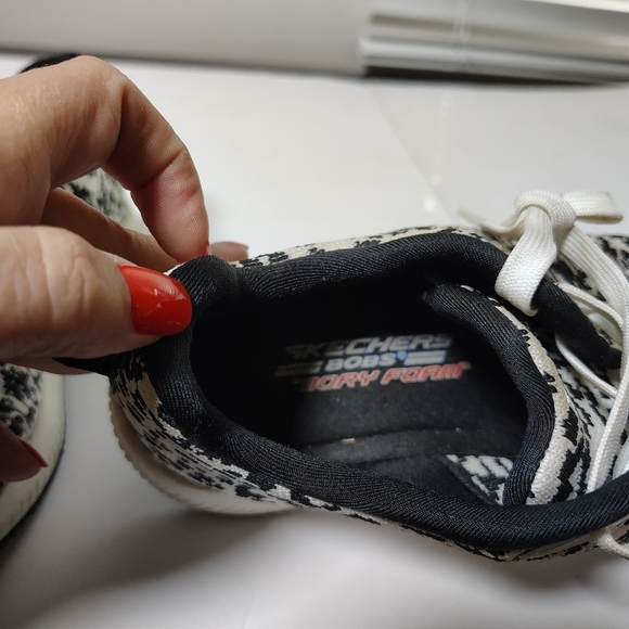 Skechers Bobs Black and White Patterned Sneakers 7.5 - Picture 7 of 8